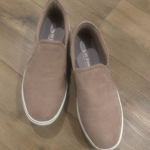 Dr. Scholl’s Wink perforated slip on 9